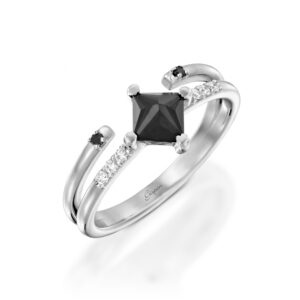טבעת אירוסין משובצת יהלום שחור הפוך ויהלומי צד
