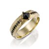 טבעת אירוסין מט עם יהלום שחור הפוך ויהלומים שחורים