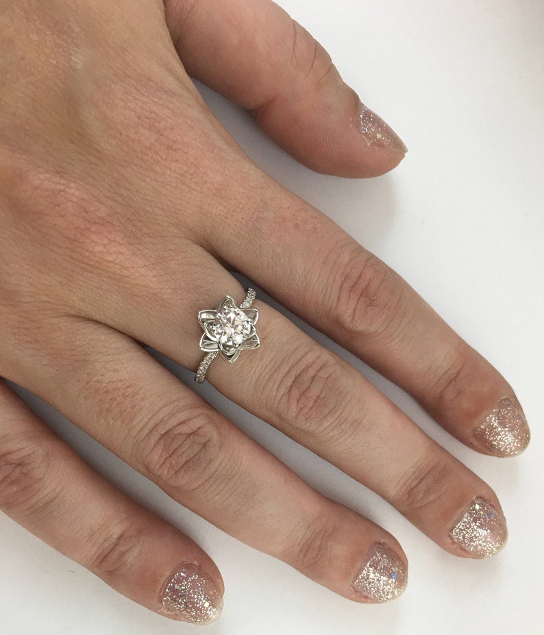 טבעת אירוסין בצורת פרח יהלום 1 קראט טבעי